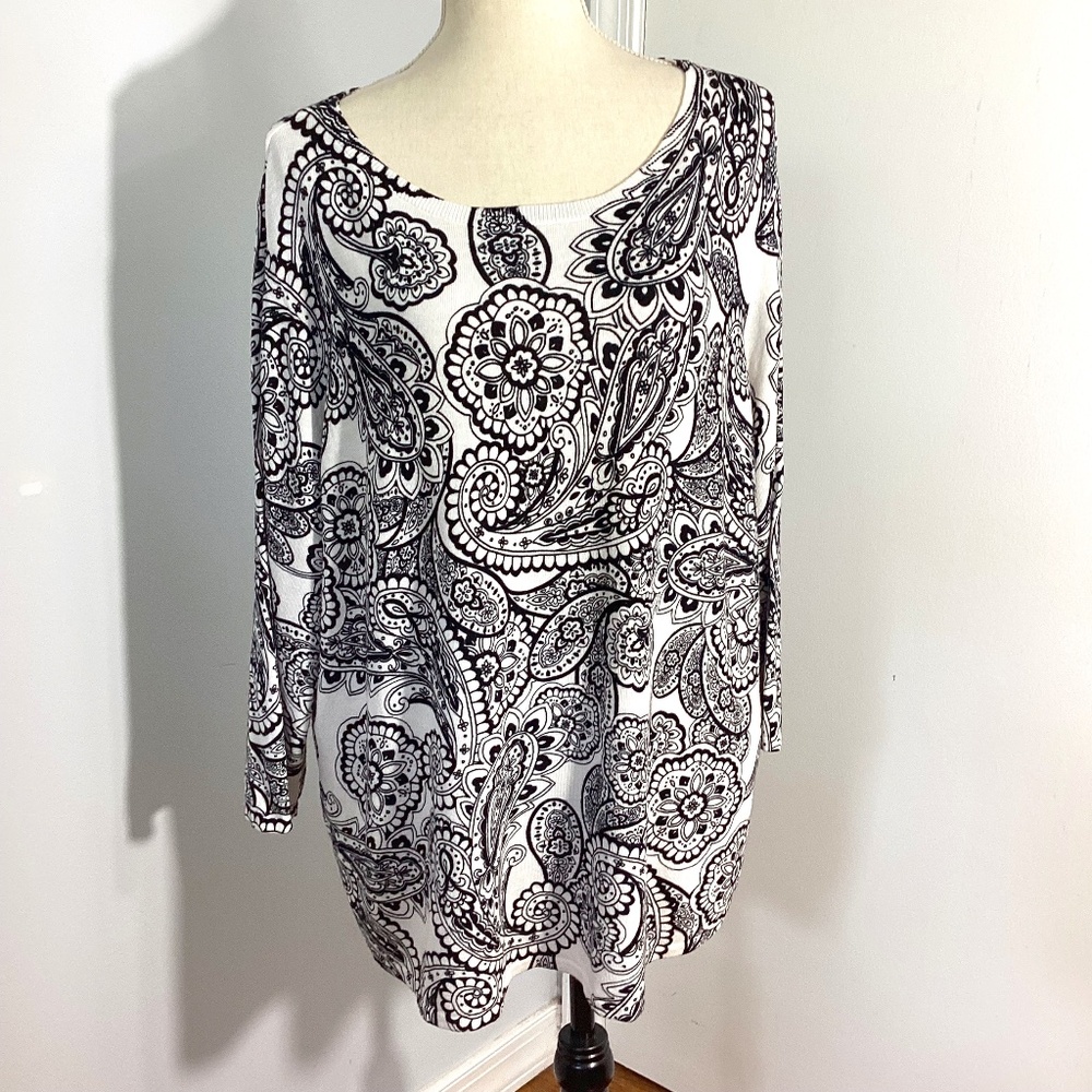 CHICO'S SIZE 4 - XXL CREWNECK LIGHTWEIGHT  SWEATER BLACK WHITE PAISLY FLORAL